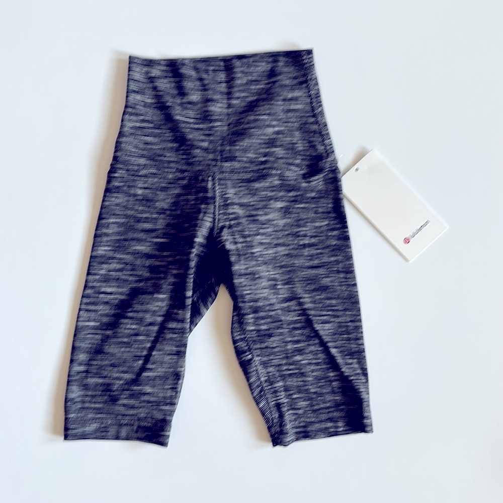 NWT Lululemon Align SHR Short 10” Size 2. Black gray horizontal pattern